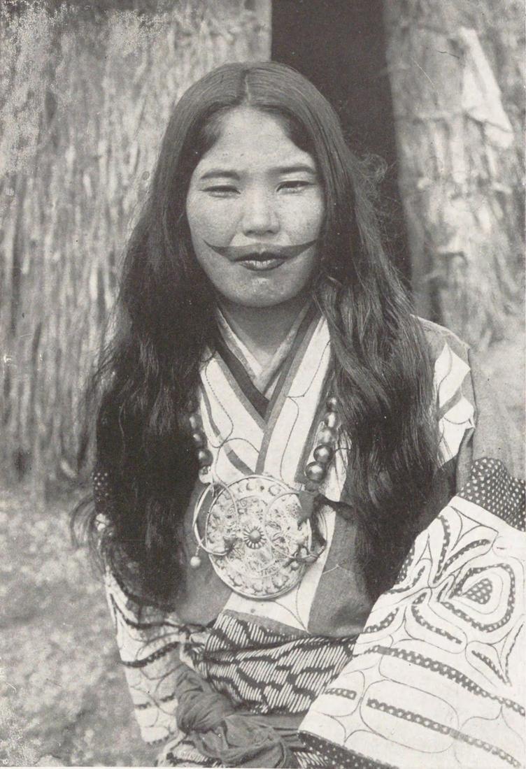 入れ墨を入れたアイヌの女性（1931年出版の本より）