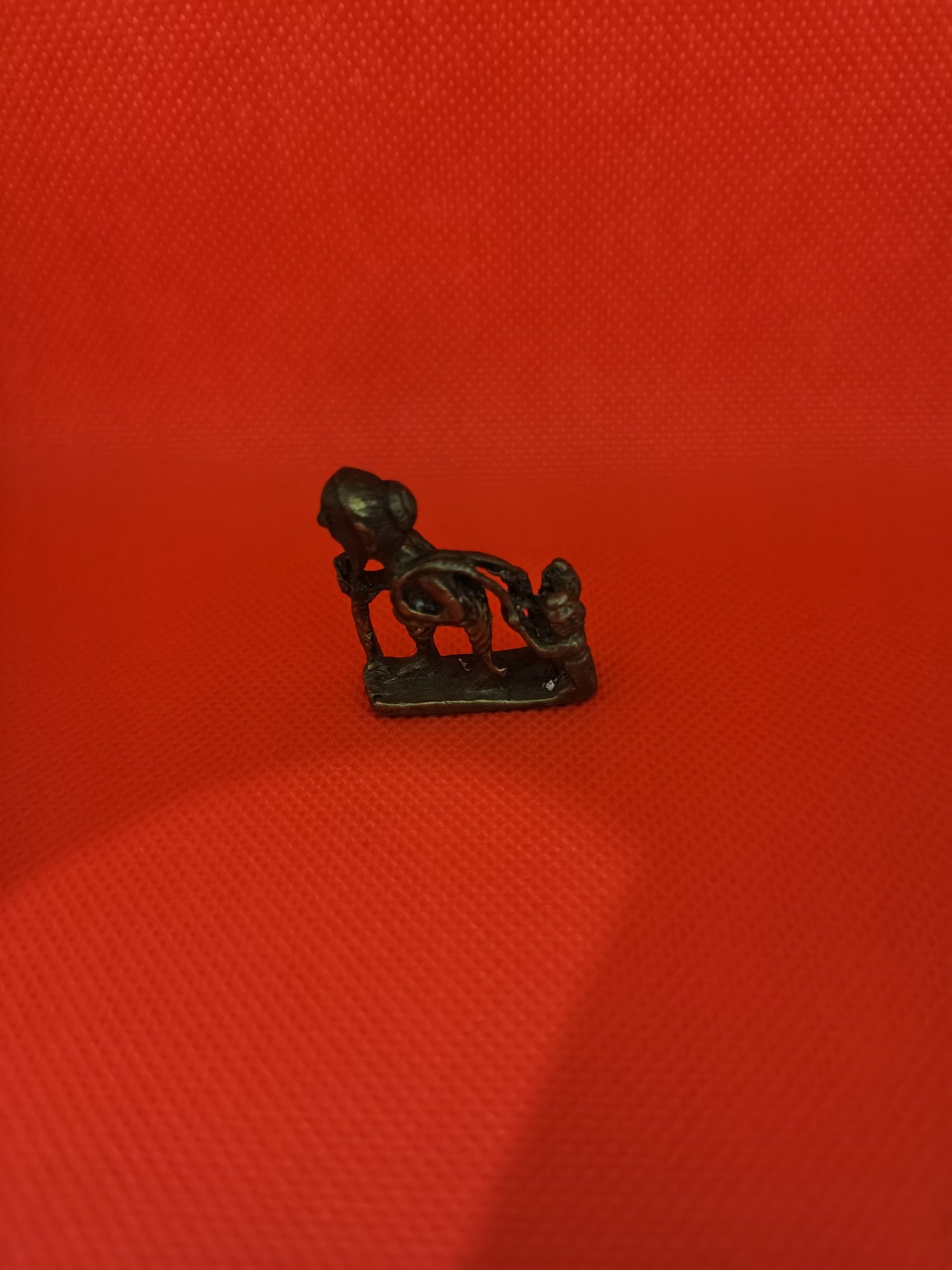 Tiny cast figure, photograph 1
