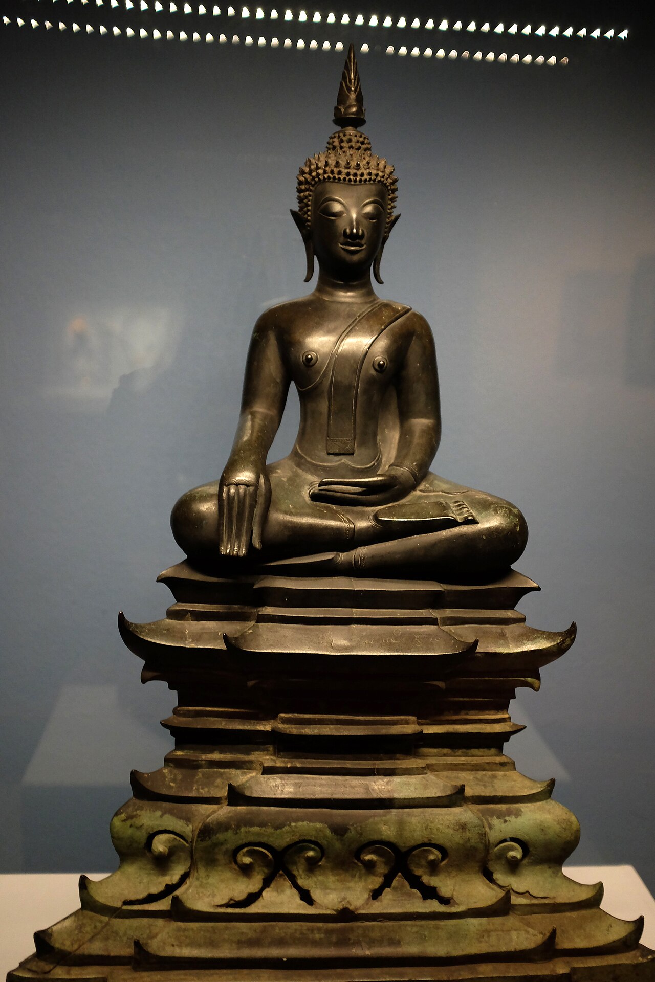 Lao Buddha amulet (Luang Prabang and Vientiane temple issues) — Seated Buddha touching the earth, bronze, 17th century Lan Xang period, Laos