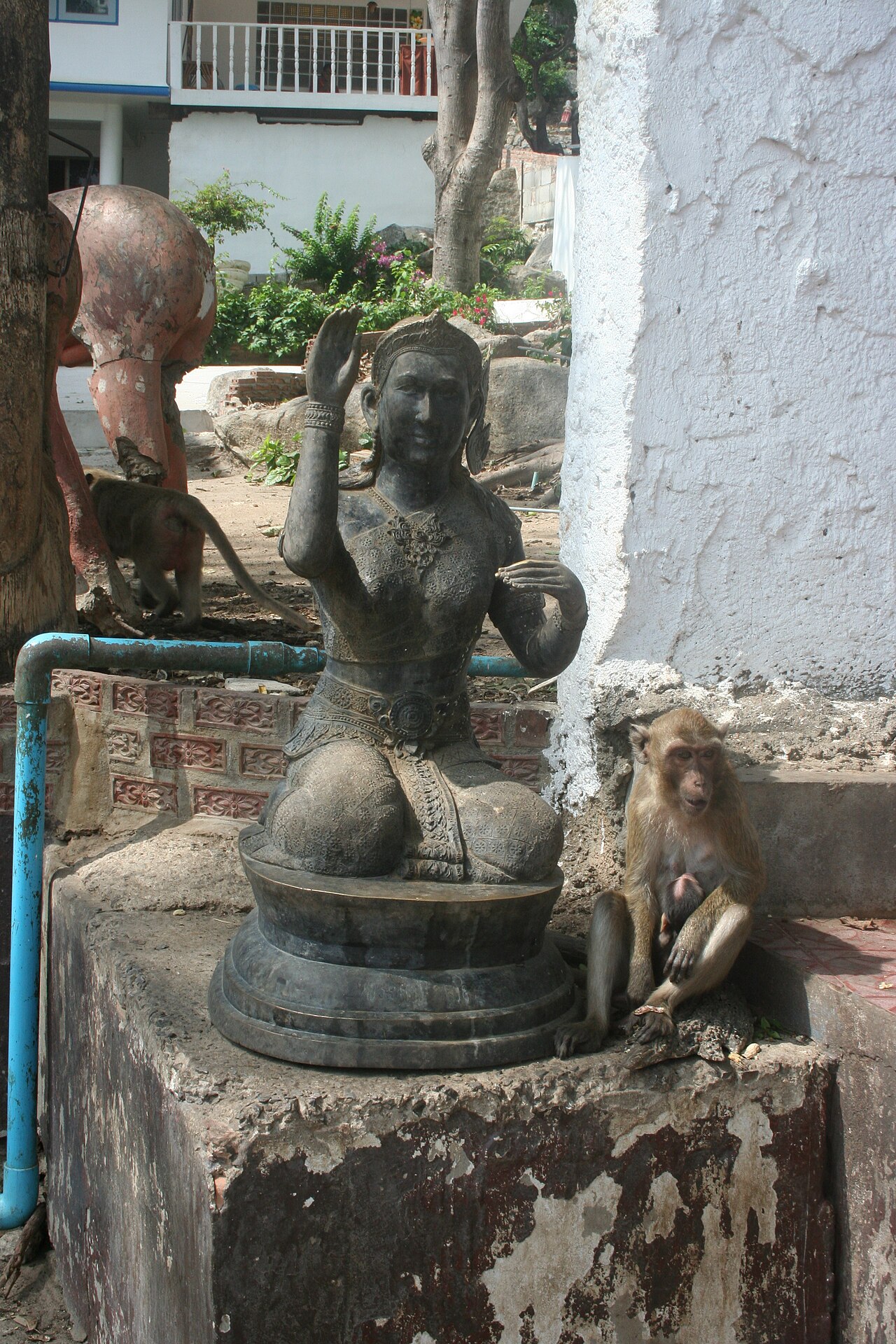 Nang Kwak (the beckoning lady) — Khao Takiap - Hua hin Thailand