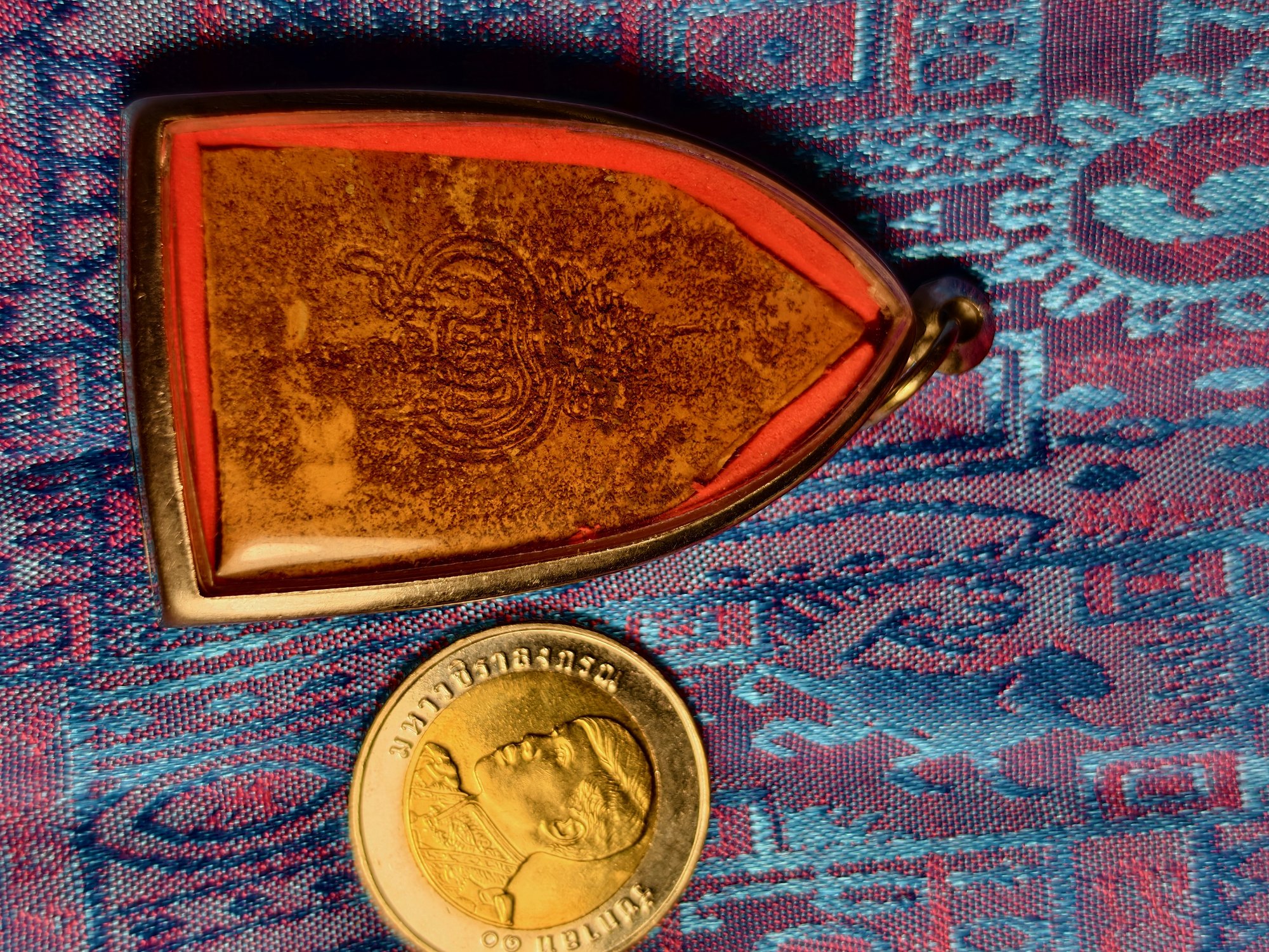 Yantra tablet, red frame, photograph 1