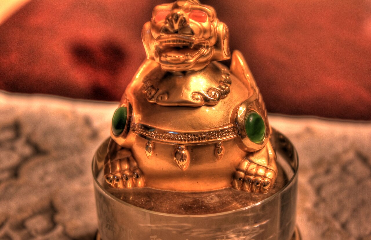 Pixiu (wealth beast) pendant — ; Pictures of other random objects
Pixiu, the 5th son of the dragon in Chinese mythology