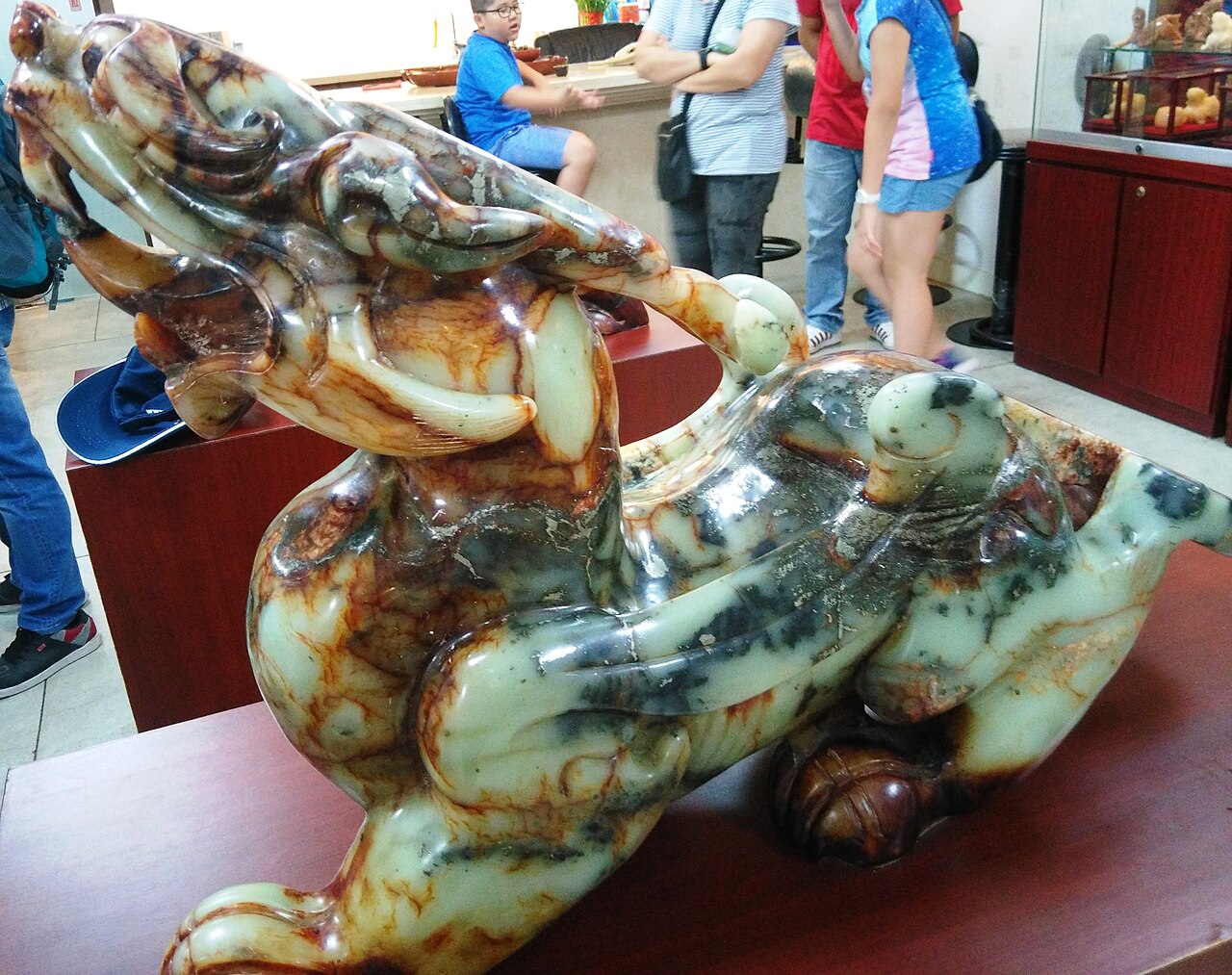 Pixiu (wealth beast) pendant — Tỳ hưu Đài Loan tại Cửa hàng Thần Thú Tỳ Hưu Đài Bắc-Bảo tàng Phong Thủy Ngũ Hành Tỳ Hưu năm 2017