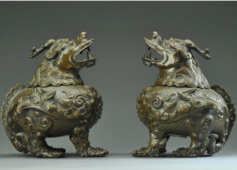 Pixiu (wealth beast) pendant — A pair of pixiu censors from Qianlong period.