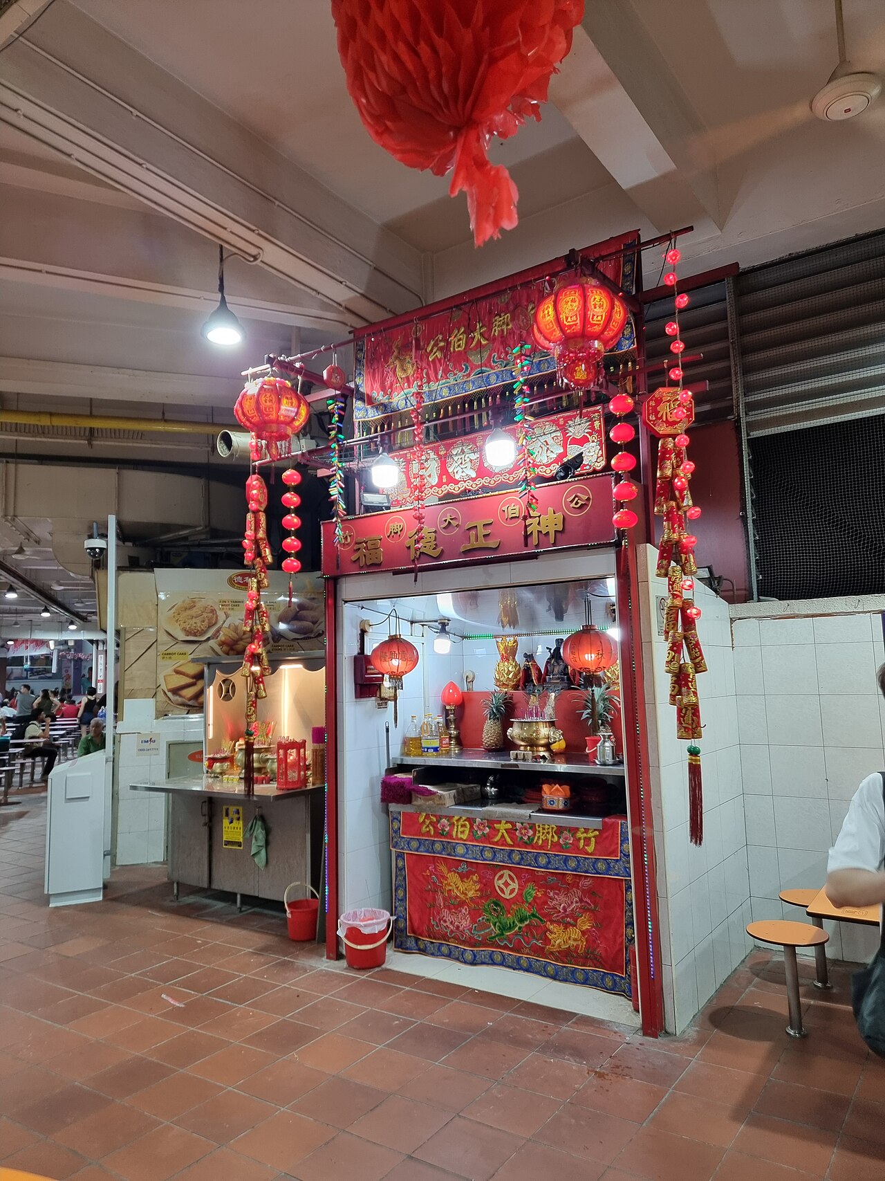 Tua Pek Kong medallion — Shrine to Tua Pek Kong in Tekka Centre food centre