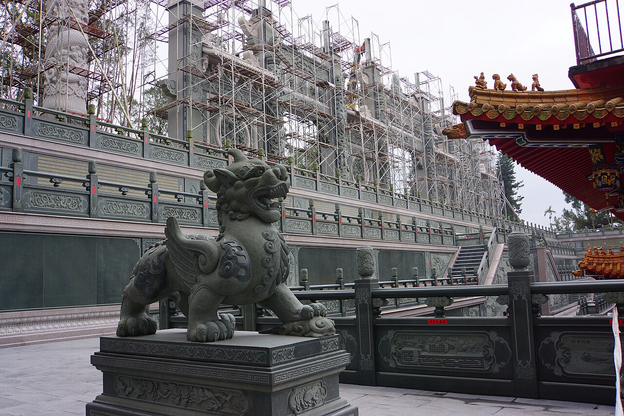 Pixiu (wealth beast) pendant — 文武廟  Wen-Wu Temple