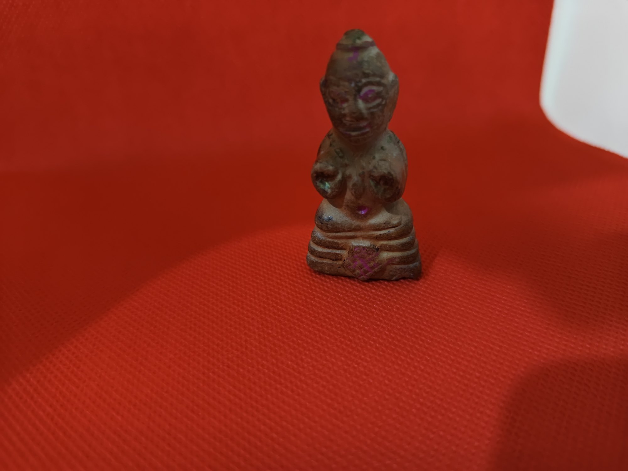 Seated clay figure, photograph 1