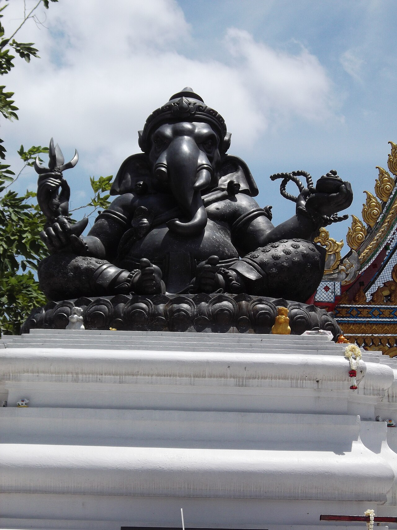 Ganesha pendant — This is a photo of a monument in Thailand identified by the ID