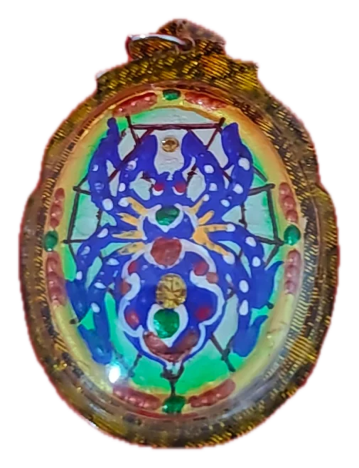 แมงมุมเรียกทรัพย์ บรรจุน้ำมัน จากโคราช · Spider amulet for drawing wealth, oil-filled, from Korat