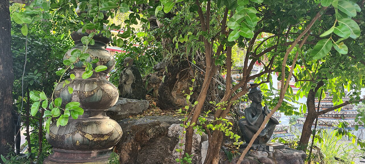 Phra Lersi figure (the hermit-teacher) — Ermite et sage ruesi