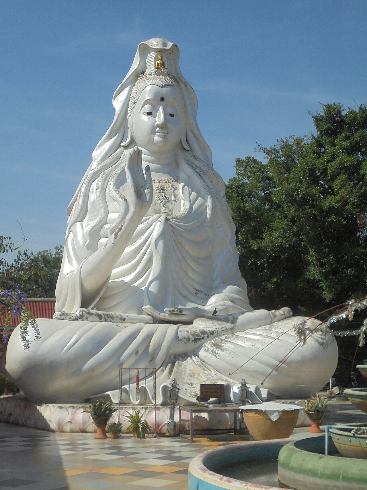 Guanyin pendant — Statue Guanyin of Wat Kok Mai Daeng, Ding Thong subdistrict, Wang Thong district, Phitsanulok province