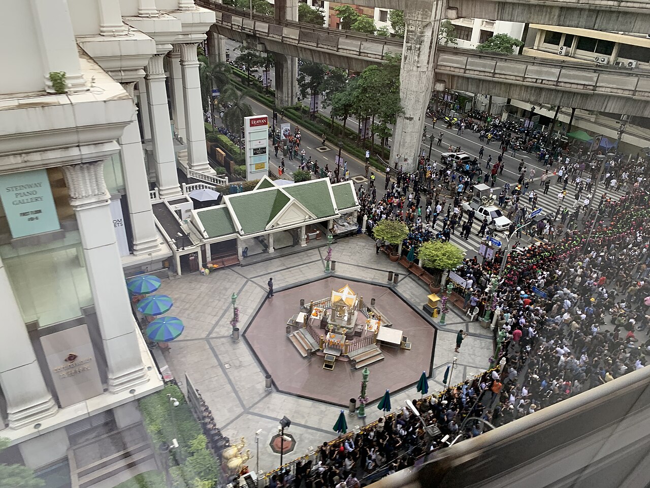 Four-faced Brahma pendant — Thai youths' protest 2020 at Ratchaprasong intersection Bangkok on 15 Oct 2020