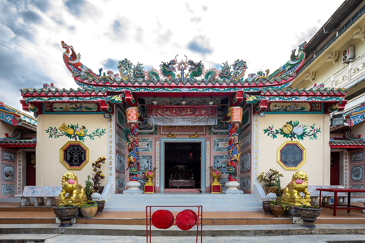 Tua Pek Kong medallion — Pun Tao Kong shrine is located in Phasi Charoen district, owned by Bang Khae Friendship Foundation.