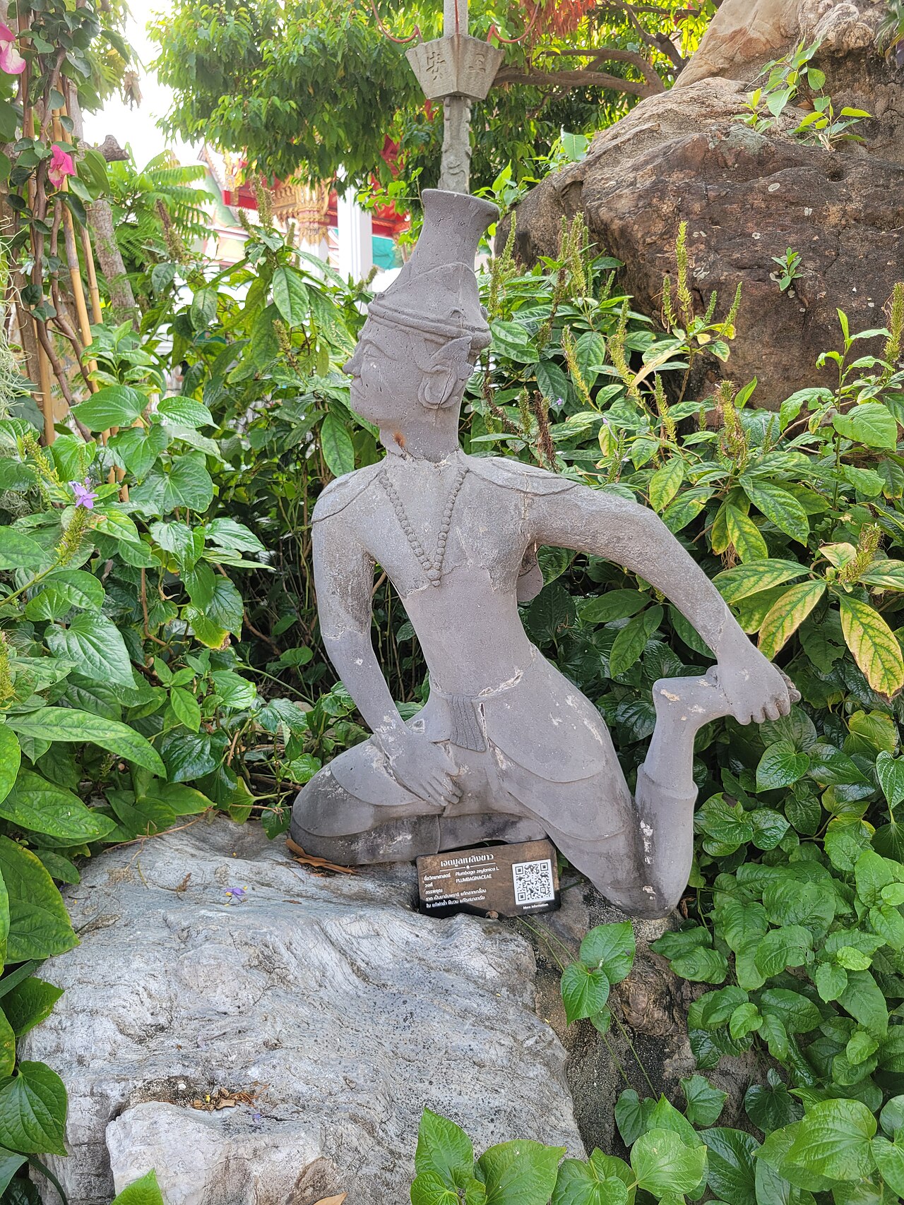 Phra Lersi figure (the hermit-teacher) — Ermite (sage / ruesi / rishi / brahmane)