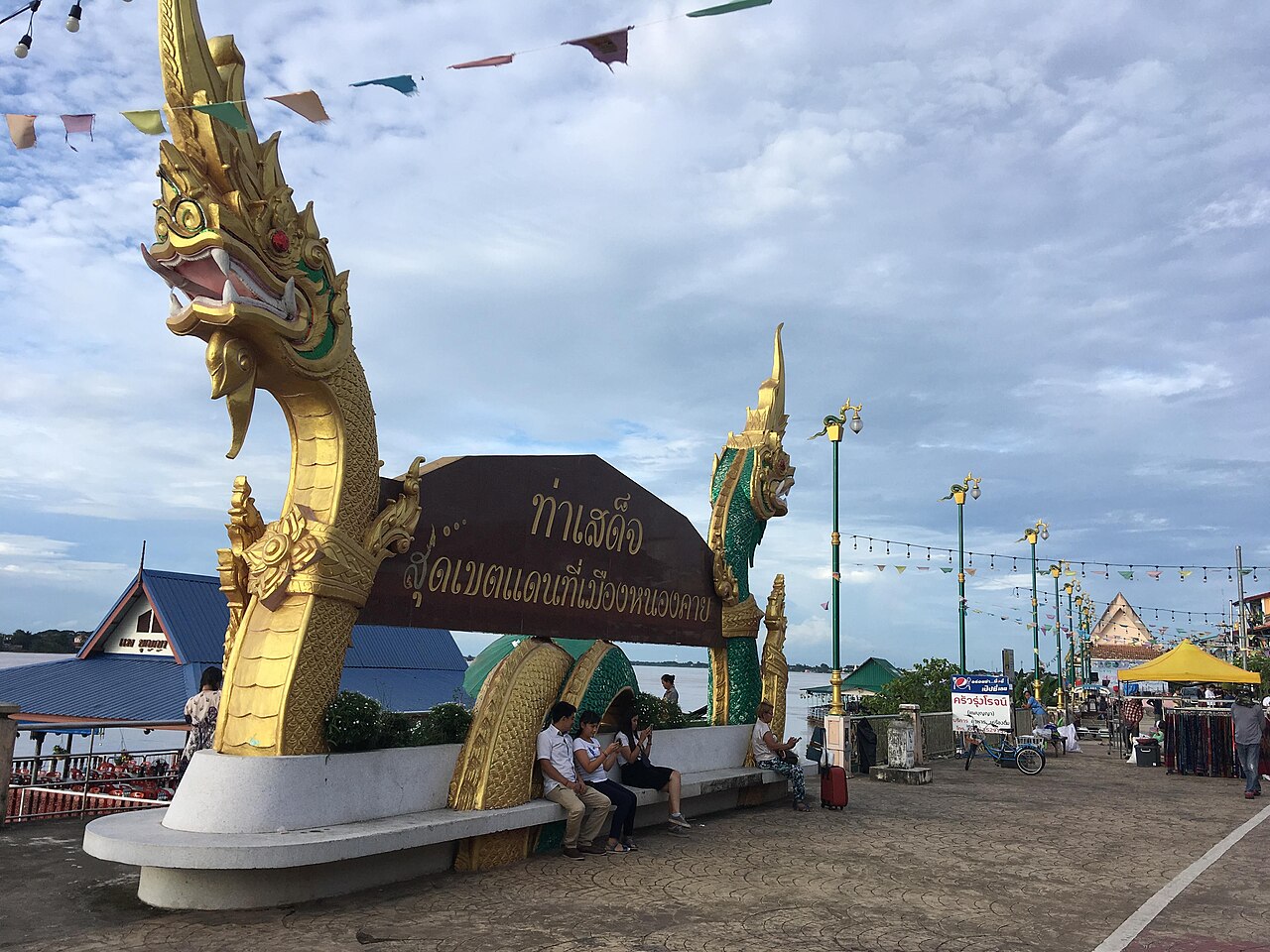 Naga pendant — Nāga statues in Nong Khai.