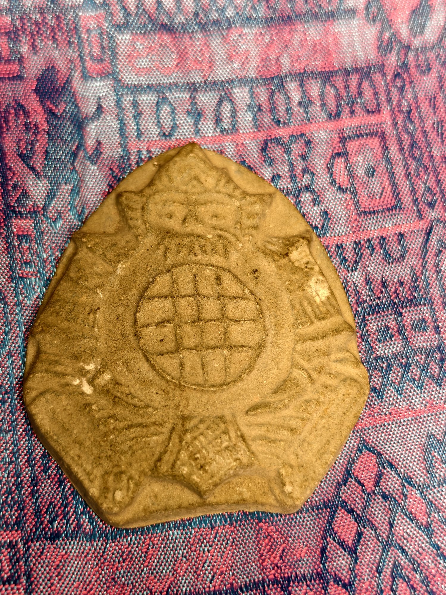 Powder plate with a grid yantra, photograph 1