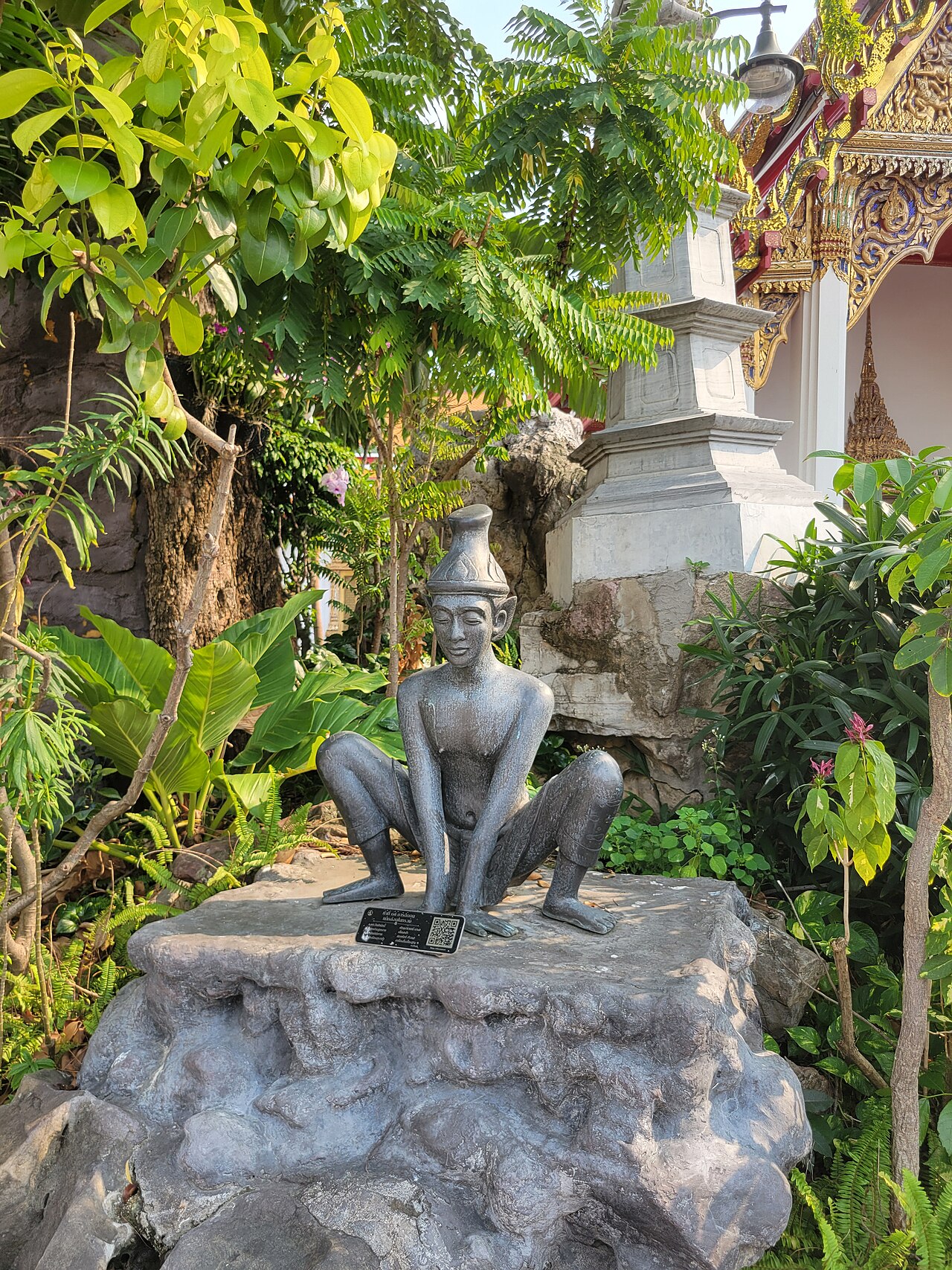 Phra Lersi figure (the hermit-teacher) — Ermite (sage / ruesi / rishi / brahmane)