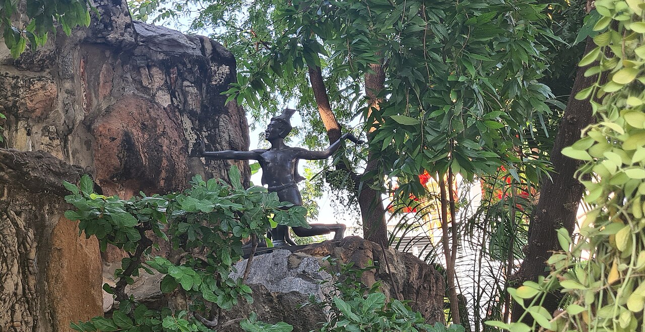 Phra Lersi figure (the hermit-teacher) — Ermite  et sage ruesi