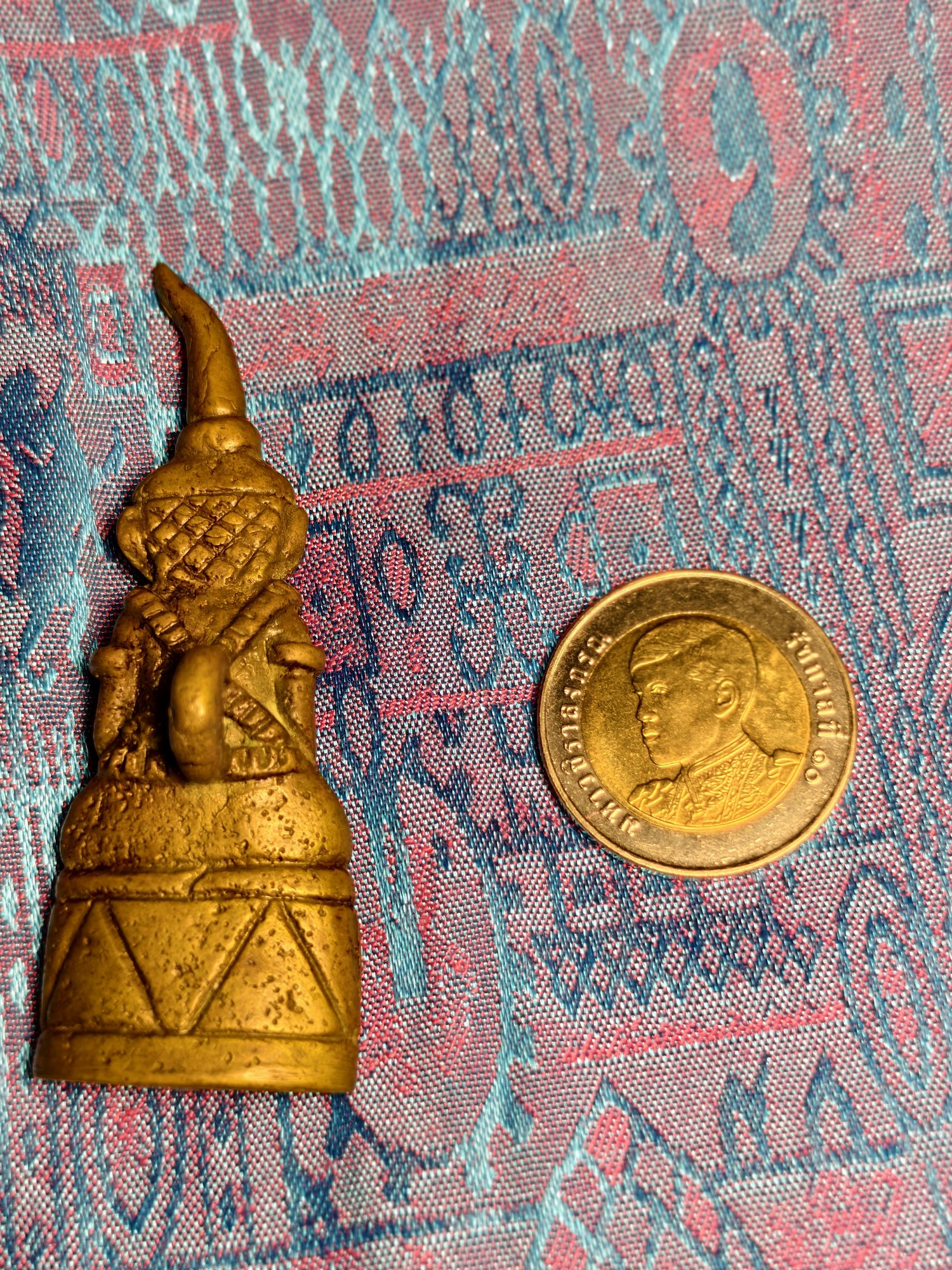 Ngang, gilt, red eyes, photograph 2