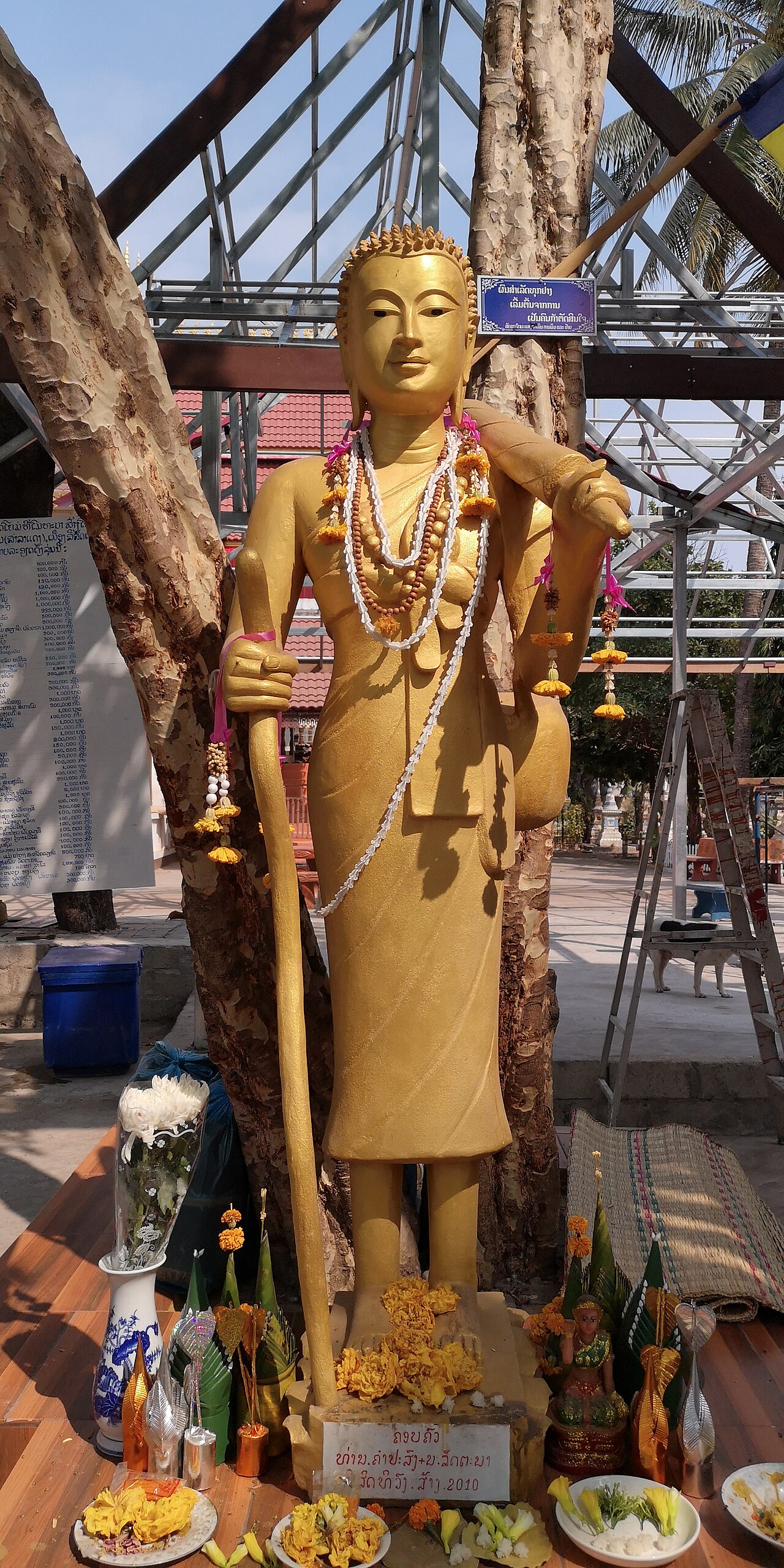 Phra Siwali (the never-hungry monk) — vat Phonesavanh Neua - Vientiane - Laos