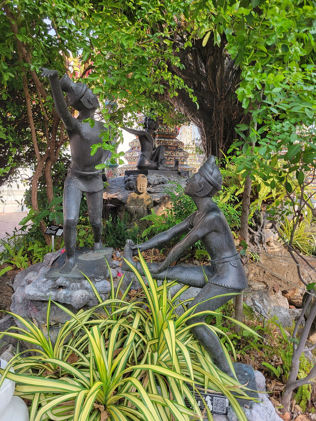 Phra Lersi figure (the hermit-teacher) — Ermites (sages / ruesis / rishis / brahmanes)