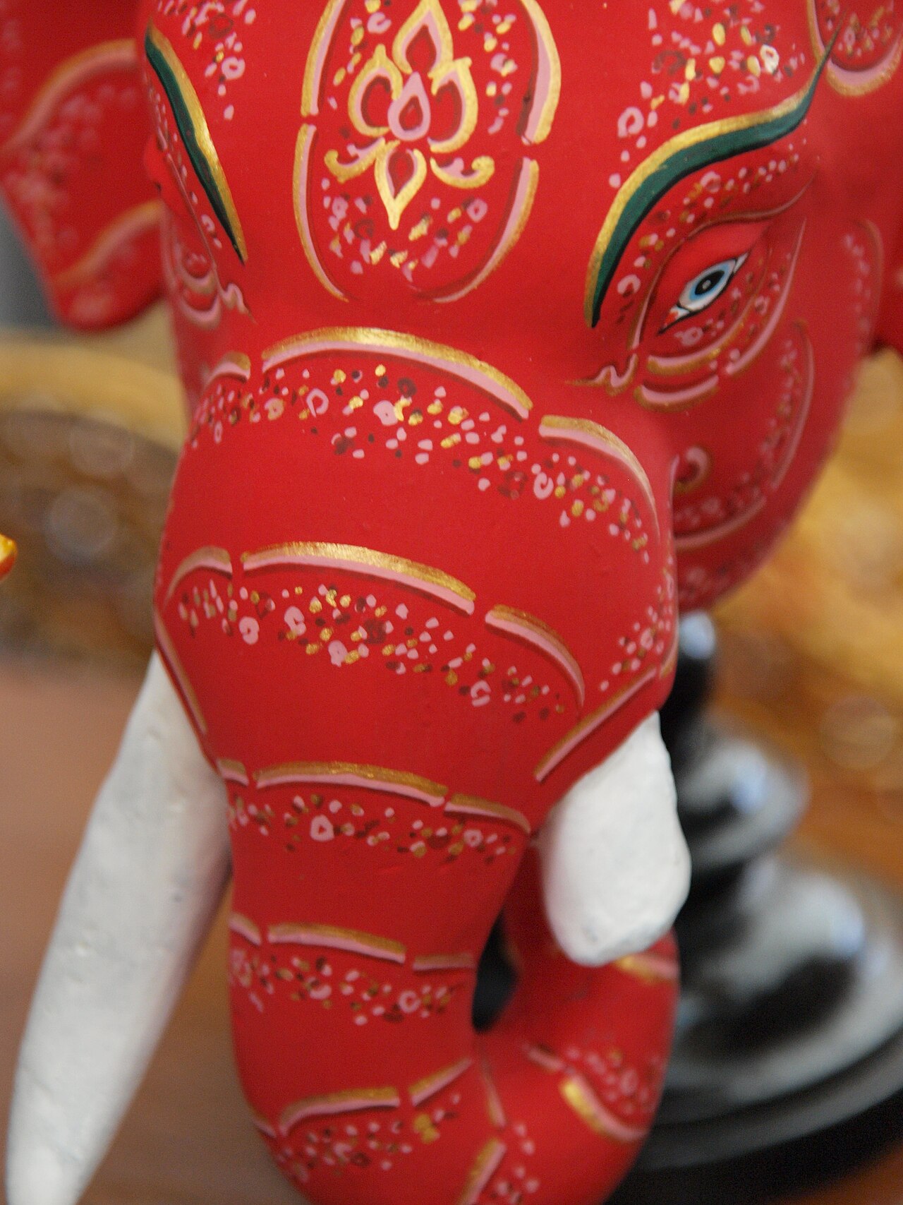 Ganesha pendant — ภาพถ่ายหัวโขนฝ่ายเทวดา หน้าพระพิฆเนศ ถ่ายจากงาน "กรุงเทพฯ ถนนวัฒนธรรม" ของดีเขตบางพลัด ระหว่างวันที่ 1-5 กันยายน 2553
