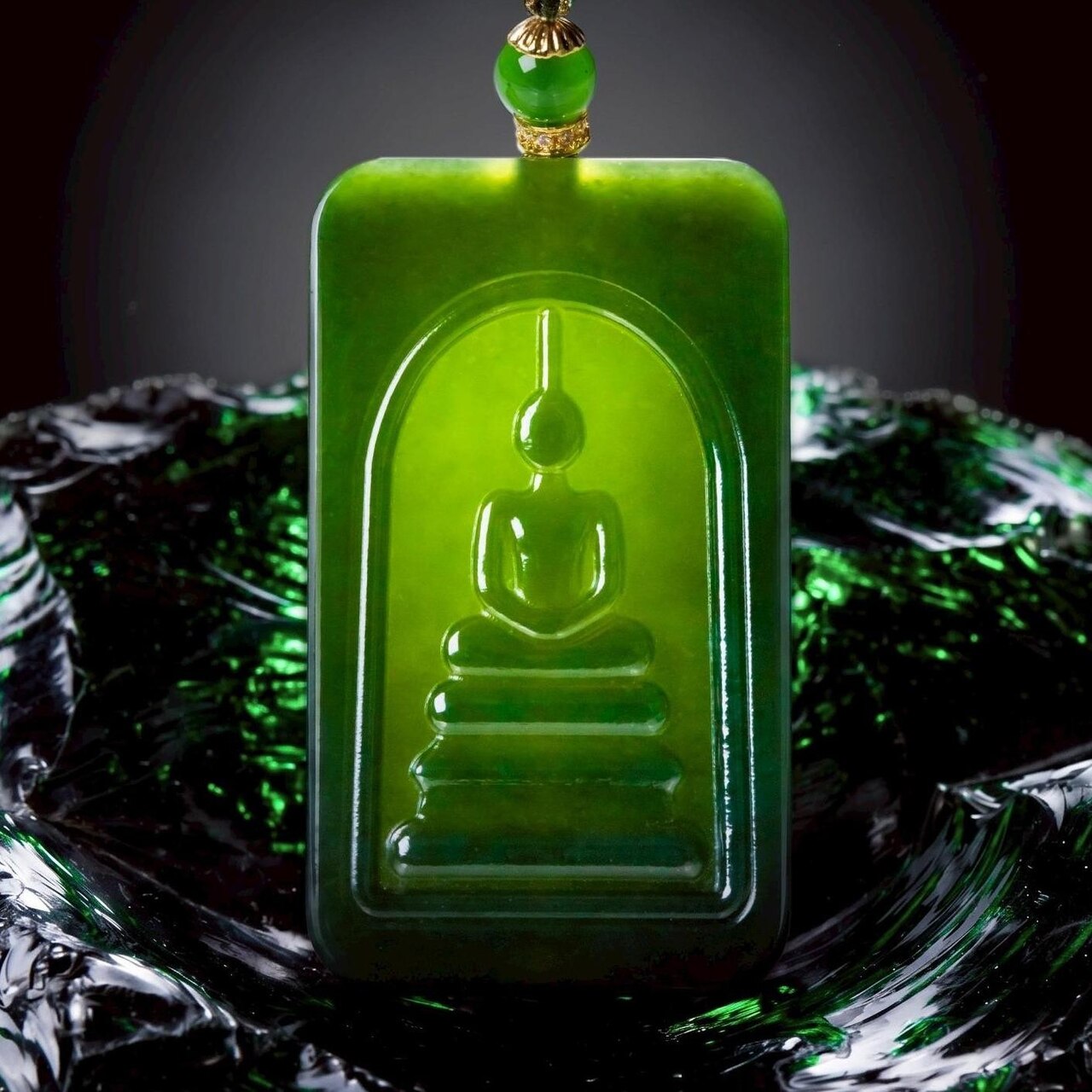 Phra Somdej — พระสมเด็จหยกดำส่องเขียว (สลักชินบัญชร) Nephrite