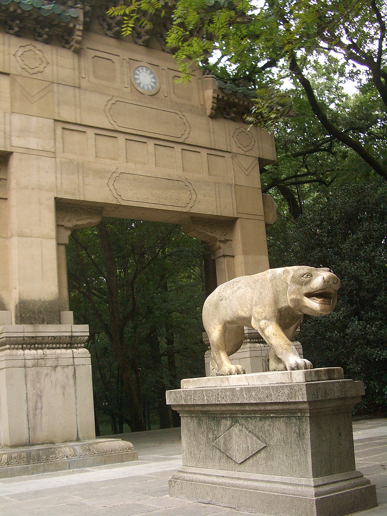 Pixiu (wealth beast) pendant — One of the two stone tiger ("Shi Hu" 一对石虎) statues near the entry to Entering Linggu Scenic Area. The plaque nearby desc