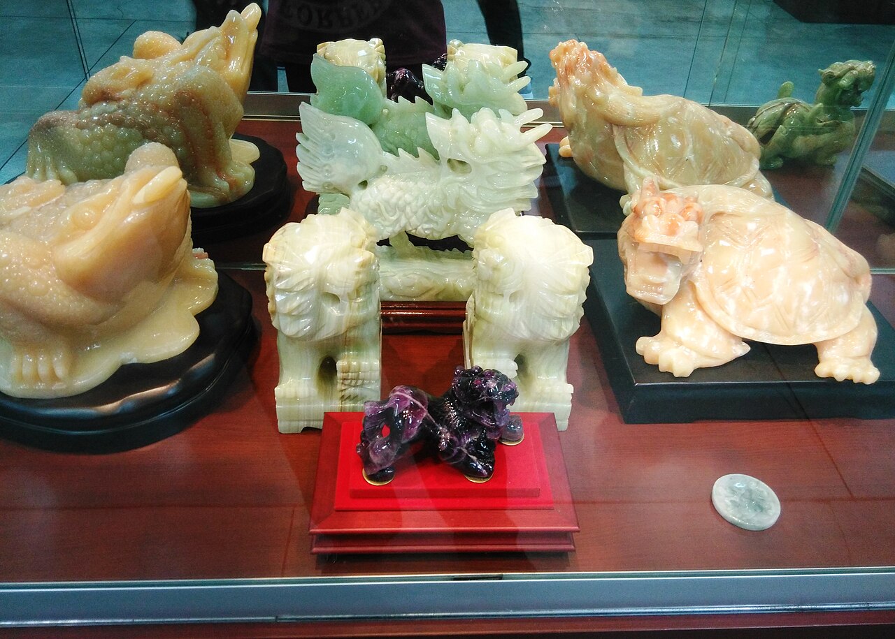 Pixiu (wealth beast) pendant — Sản phẩm tại Cửa hàng Thần Thú Tỳ Hưu Đài Bắc-Bảo tàng Phong Thủy Ngũ Hành Tỳ Hưu năm 2017