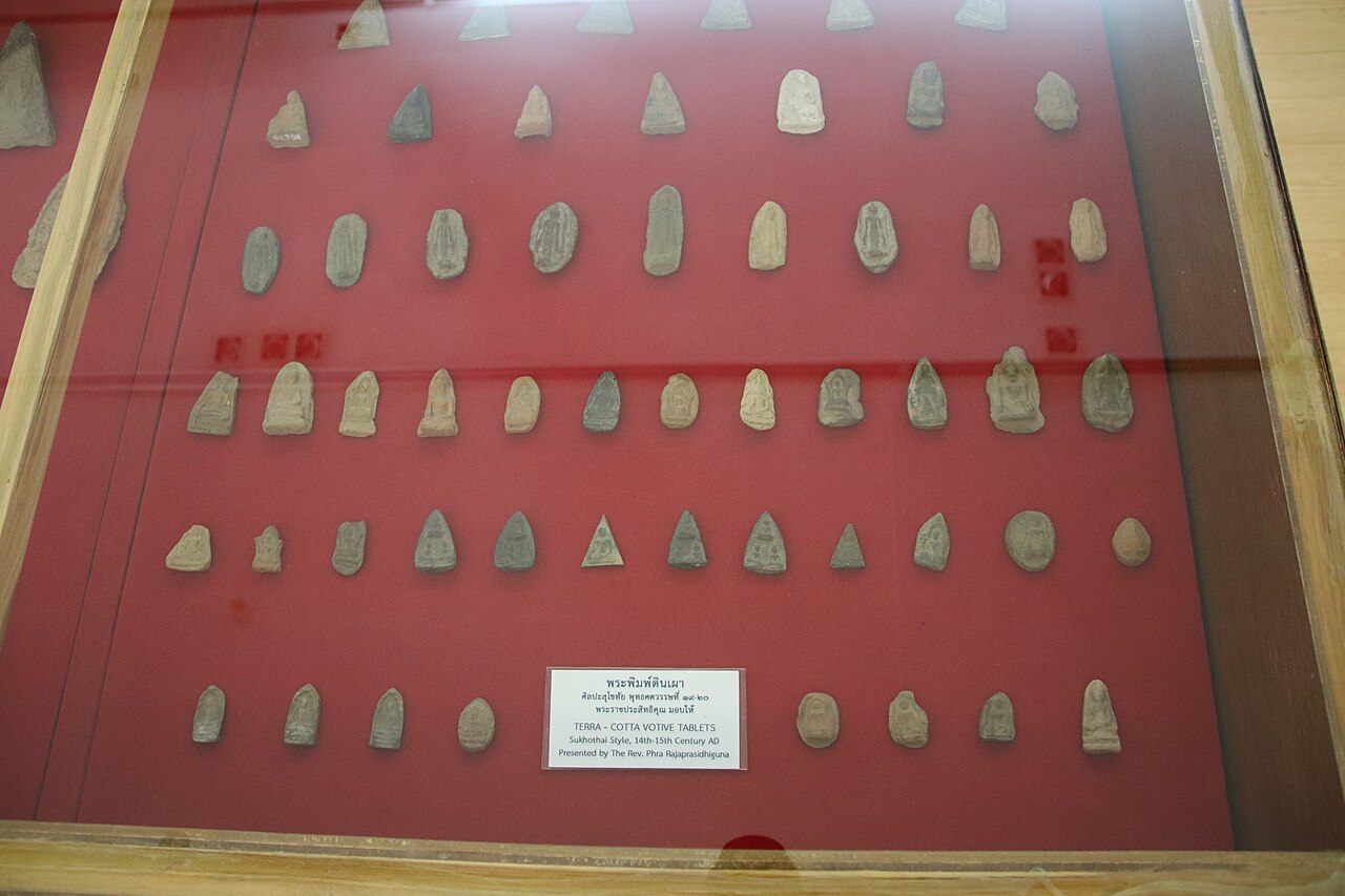 Phra Kru (cache-find amulet) — Museum of Sukhothai history, Sukhothai, Thailand. Complete indexed photo collection at WorldHistoryPics.com.