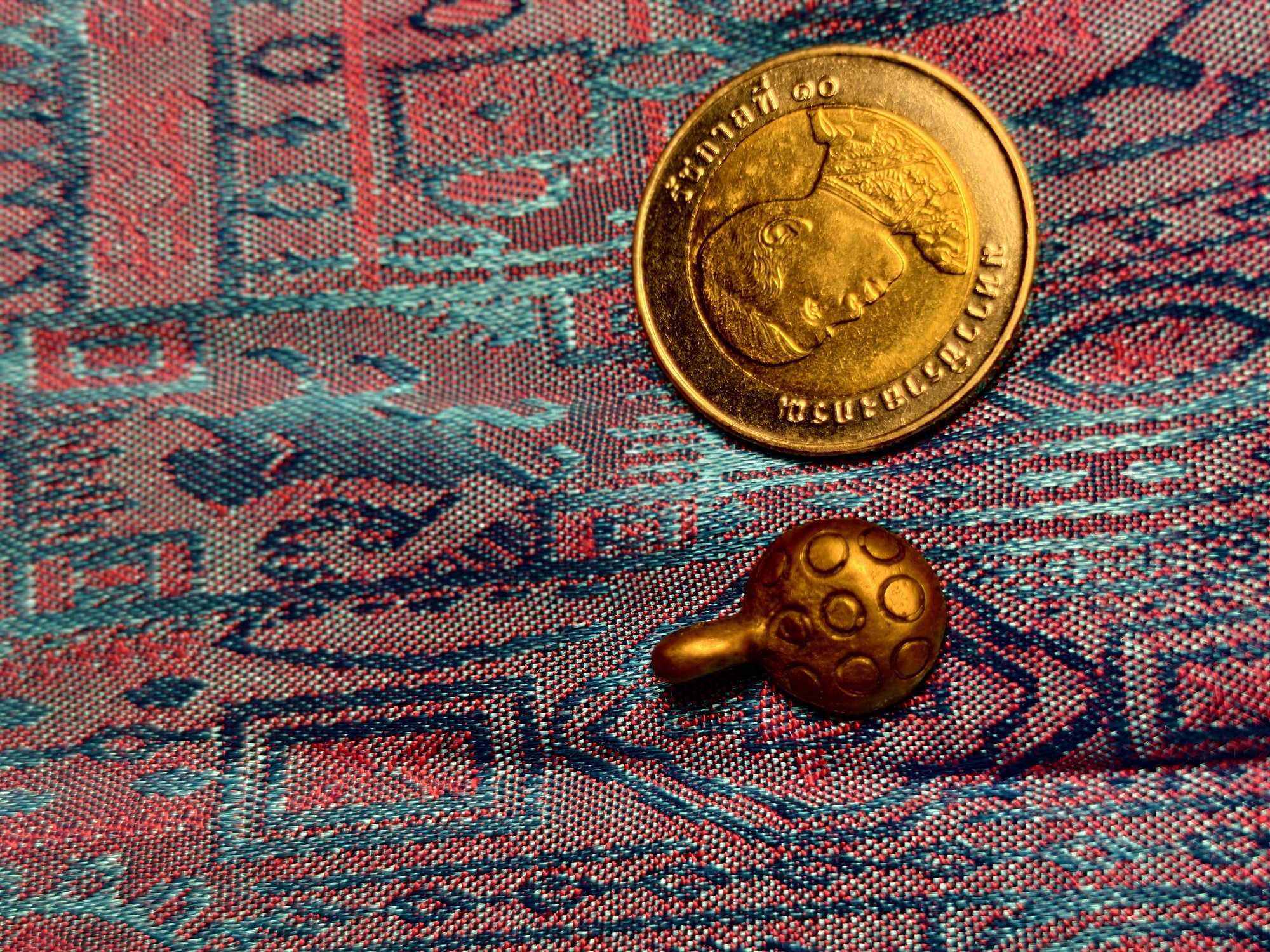 ลูกปัดเต่า ทองเหลืองหล่อ ล้านนา · Lanna cast-brass turtle bead