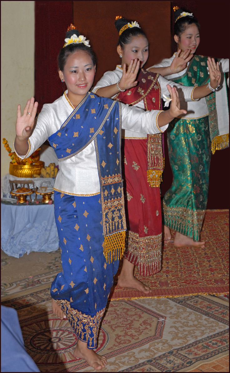 Sai sin (blessed cotton thread) — Tradtional dance of Laos during Baci ceremony