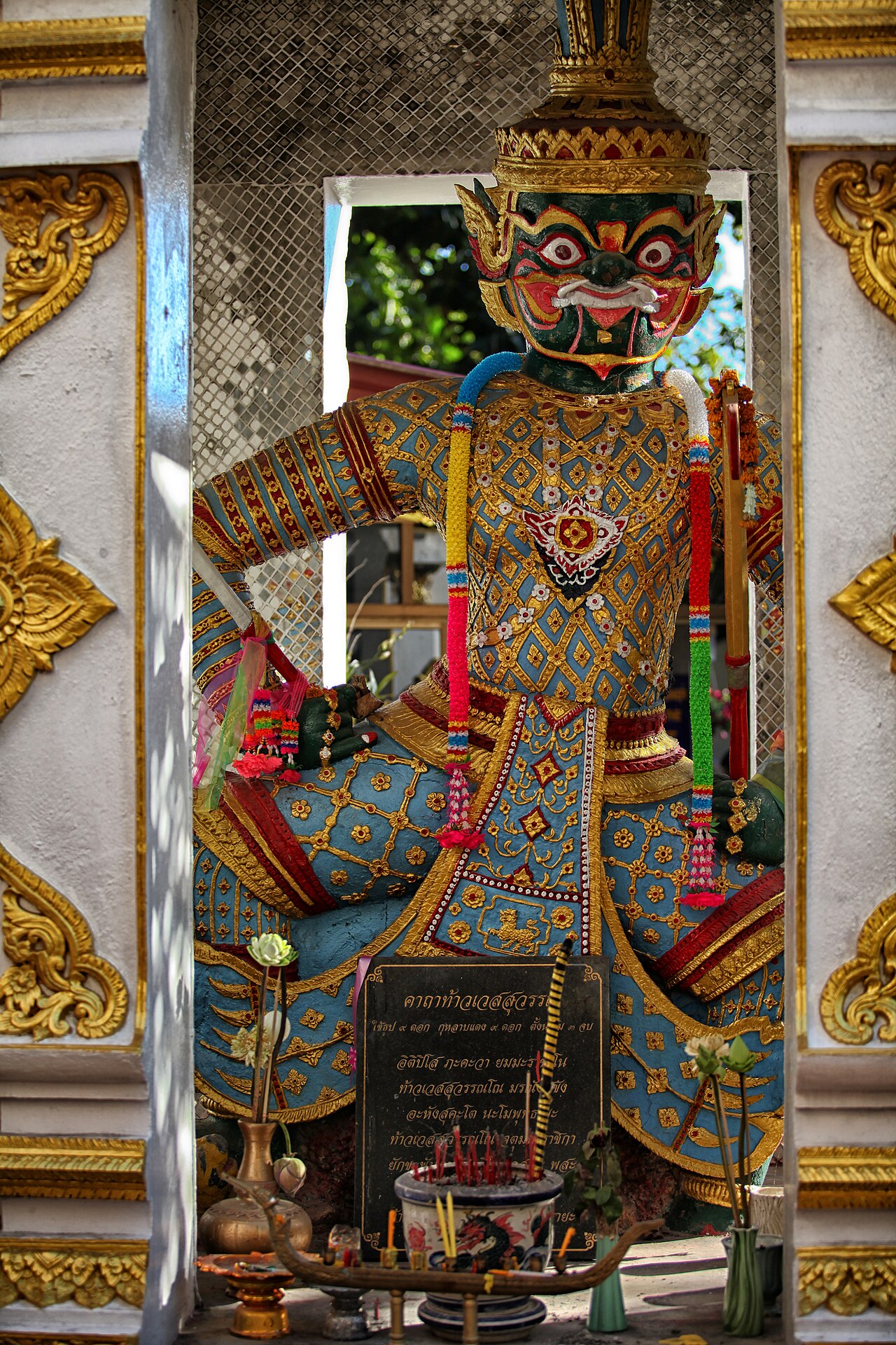 Thao Wessuwan (guardian-king of the yaksha) — This is a photo of a monument in Thailand identified by the ID
