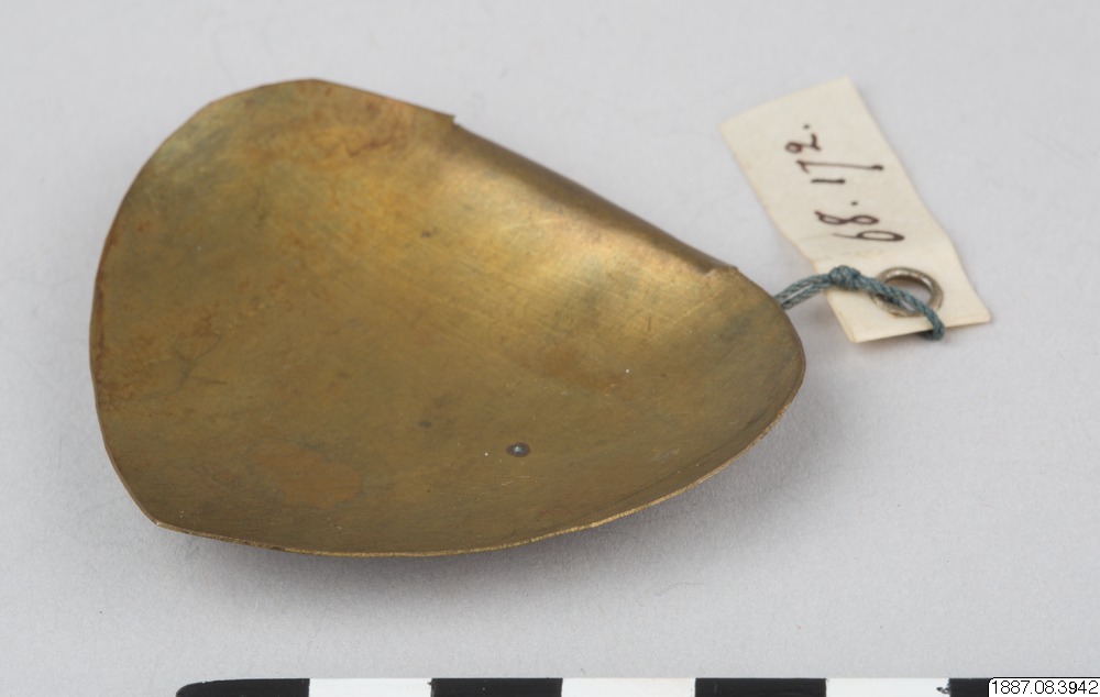 Cha ping (child's modesty plate) — prydnad — girls' heart form