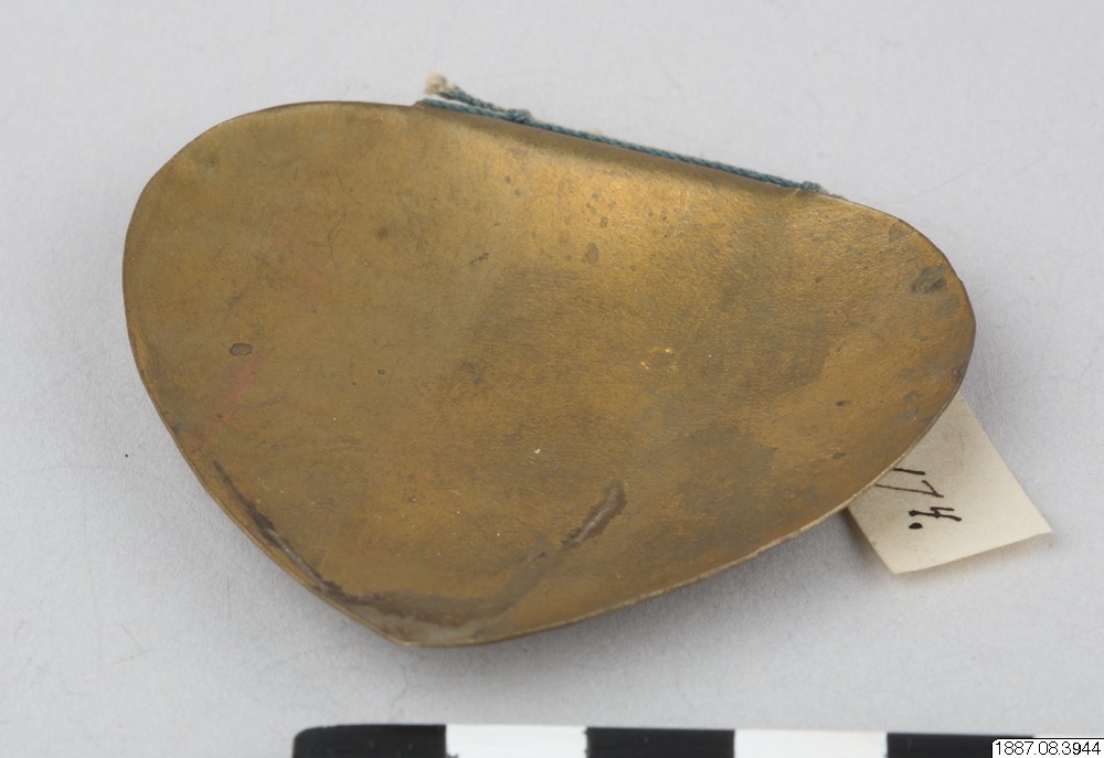 Cha ping (child's modesty plate) — prydnad — girls' heart form