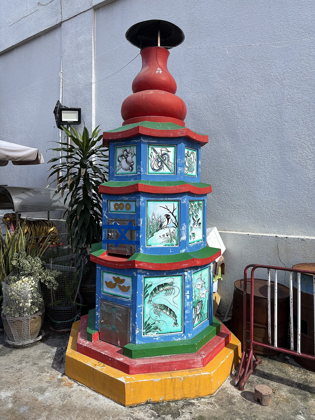 Tua Pek Kong medallion — Pun Tao Kong Shrine in Soi Sala Daeng 2, behind Silom Complex