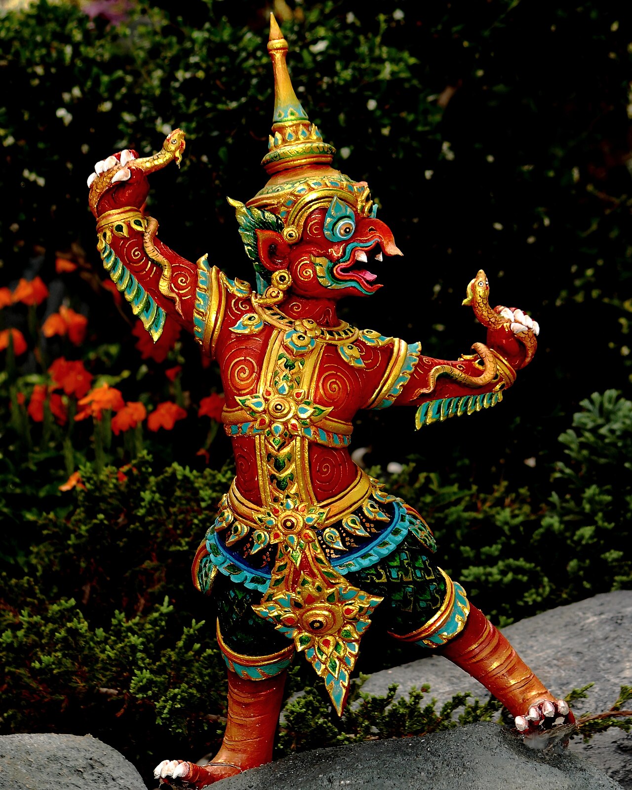 Phaya Khrut (the garuda) — "ครุฑ" ลักษณะเป็นนกอินทรี แปลงรูปเป็น ครุฑจับนาค สวมมงกุฎยอด
พระเมรุและเครื่องประกอบพระเมรุในพระราชพิธีพระราชทานเพลิงพระ