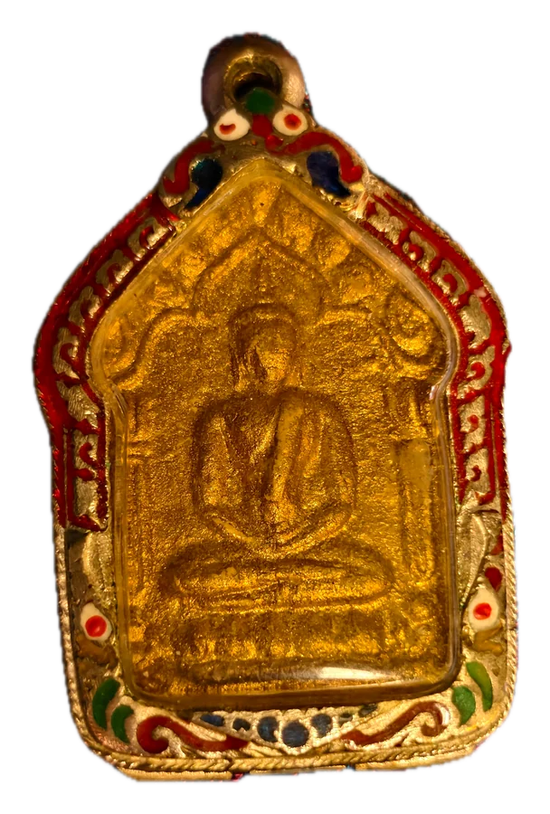 พระพิมพ์ห้าเหลี่ยม กรอบลงยาแดง · Pentagonal tablet in a red enamel frame