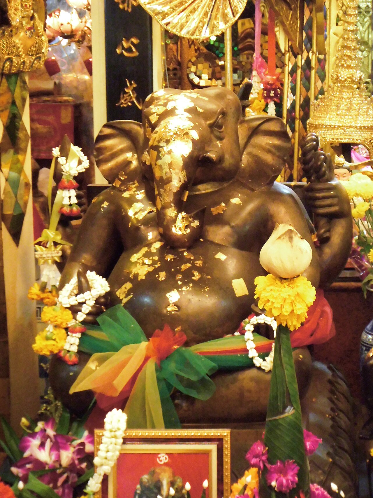 Ganesha pendant — This is a photo of a monument in Thailand identified by the ID