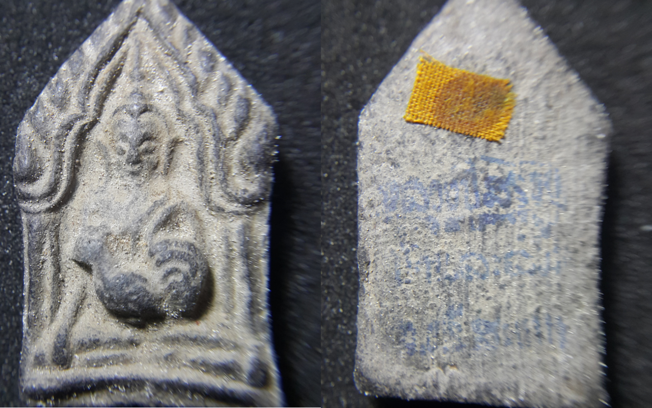Khun Phaen tablet — Luang Phor Suang Khun Paen with tiny Relics