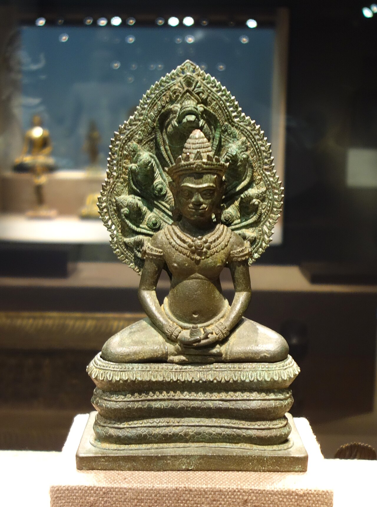 Khmer bronze amulet (Angkorian and post-Angkorian figurines) — Exhibit in the Norton Simon Museum - Pasadena, California, USA.