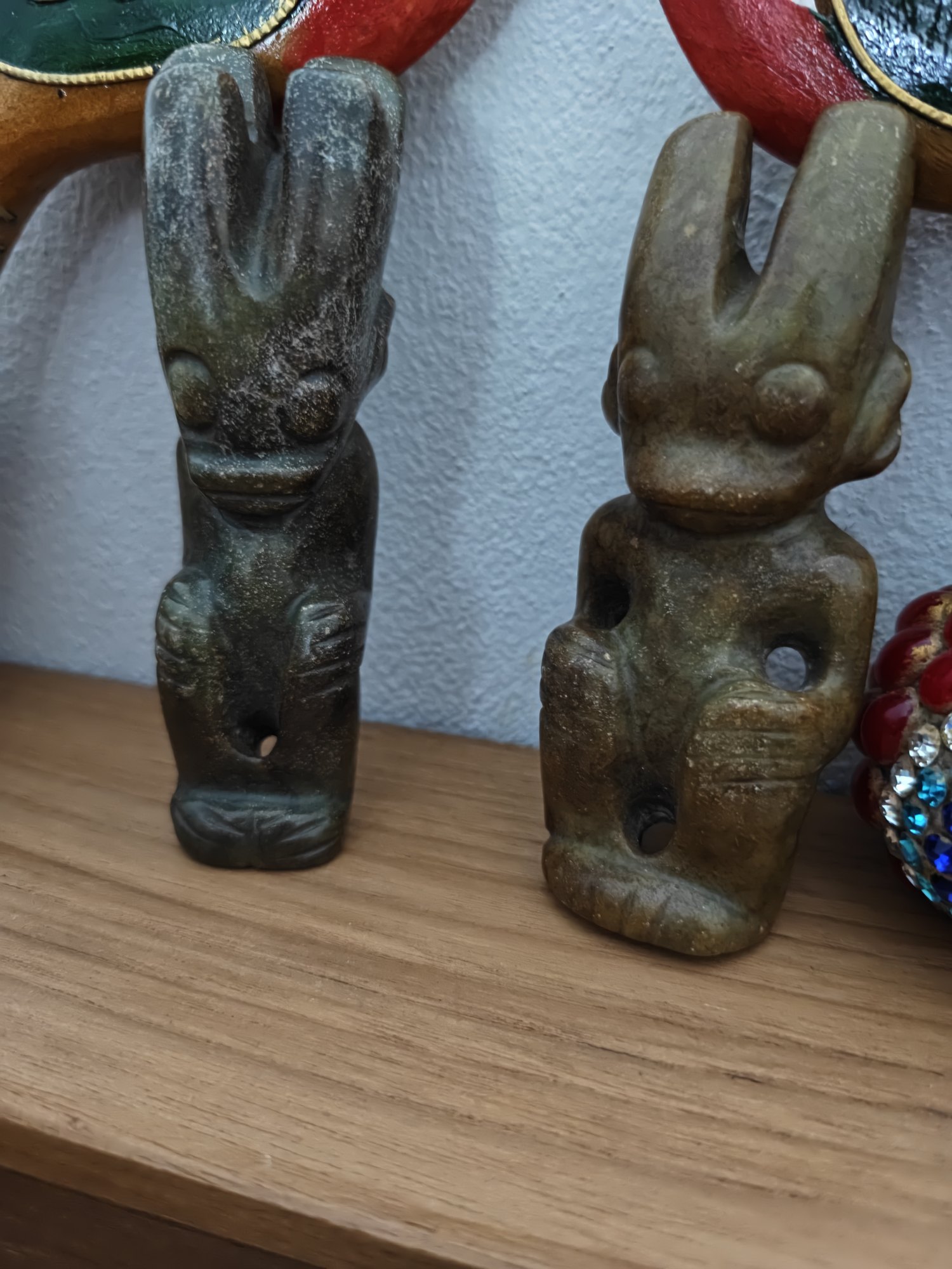 Hongshan-style “sun god” figures, photograph 1