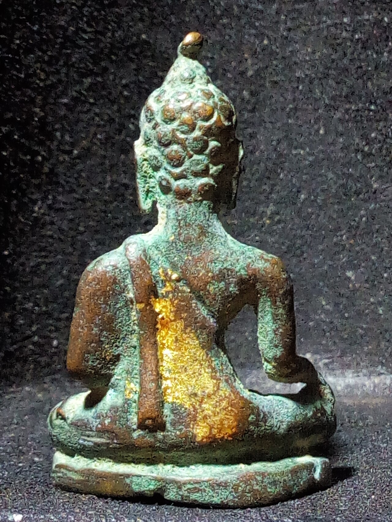 Phra Kru (cache-find amulet) — ประวัติความเป็นมาของเมืองเชียงแสน มีบันทึกไว้ในตำนานพงศาวดารหลายฉบับหลายสำนวน แต่เนื้อเรื่องส่วนใหญ่จะเป็นเค้าโครงเดียวก