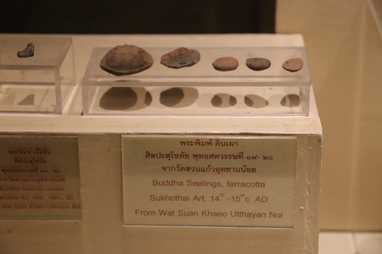Phra Kru (cache-find amulet) — Museum of Sukhothai history, Sukhothai, Thailand. Complete indexed photo collection at WorldHistoryPics.com.