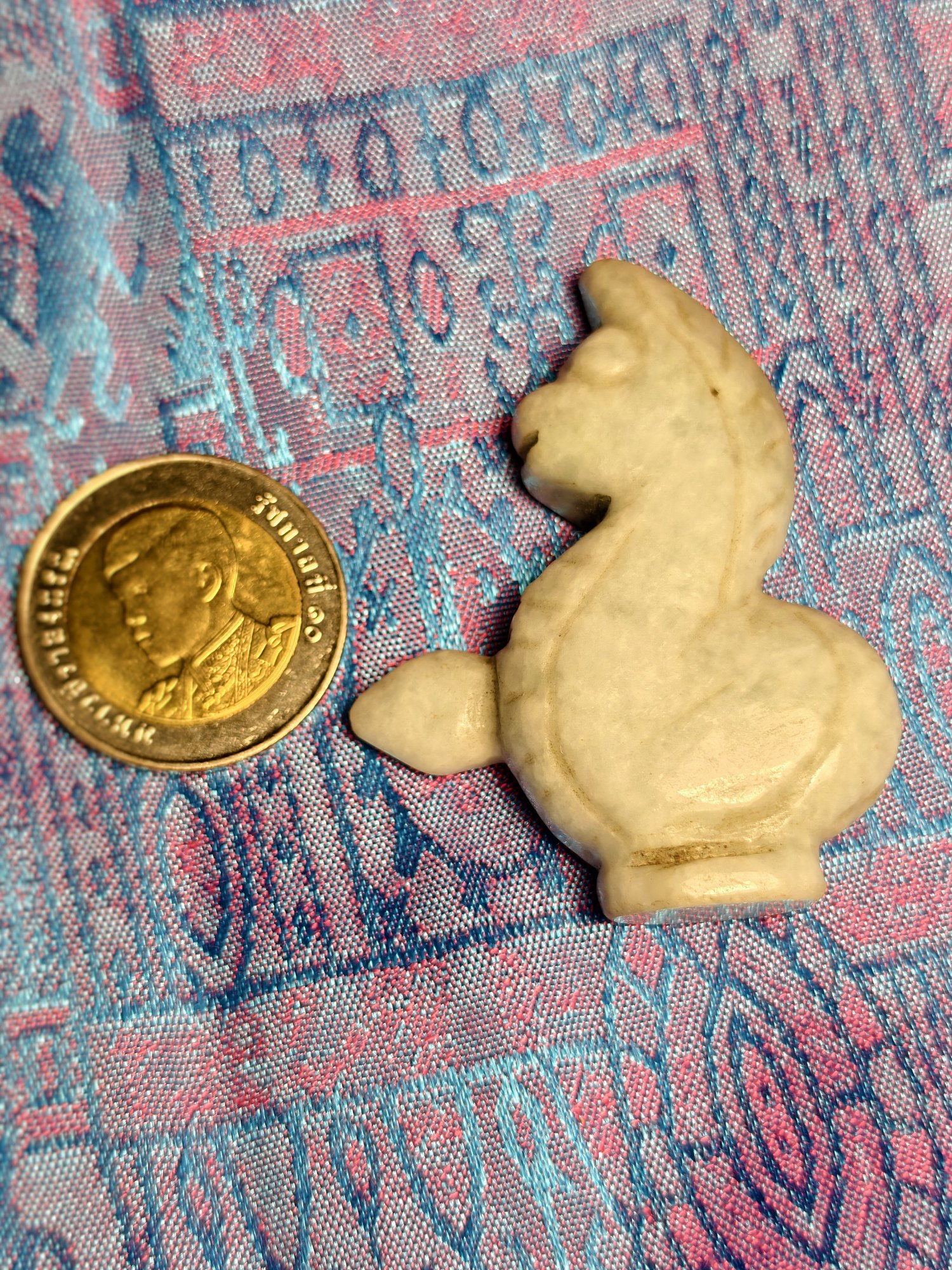 Carved jade creature, photograph 2