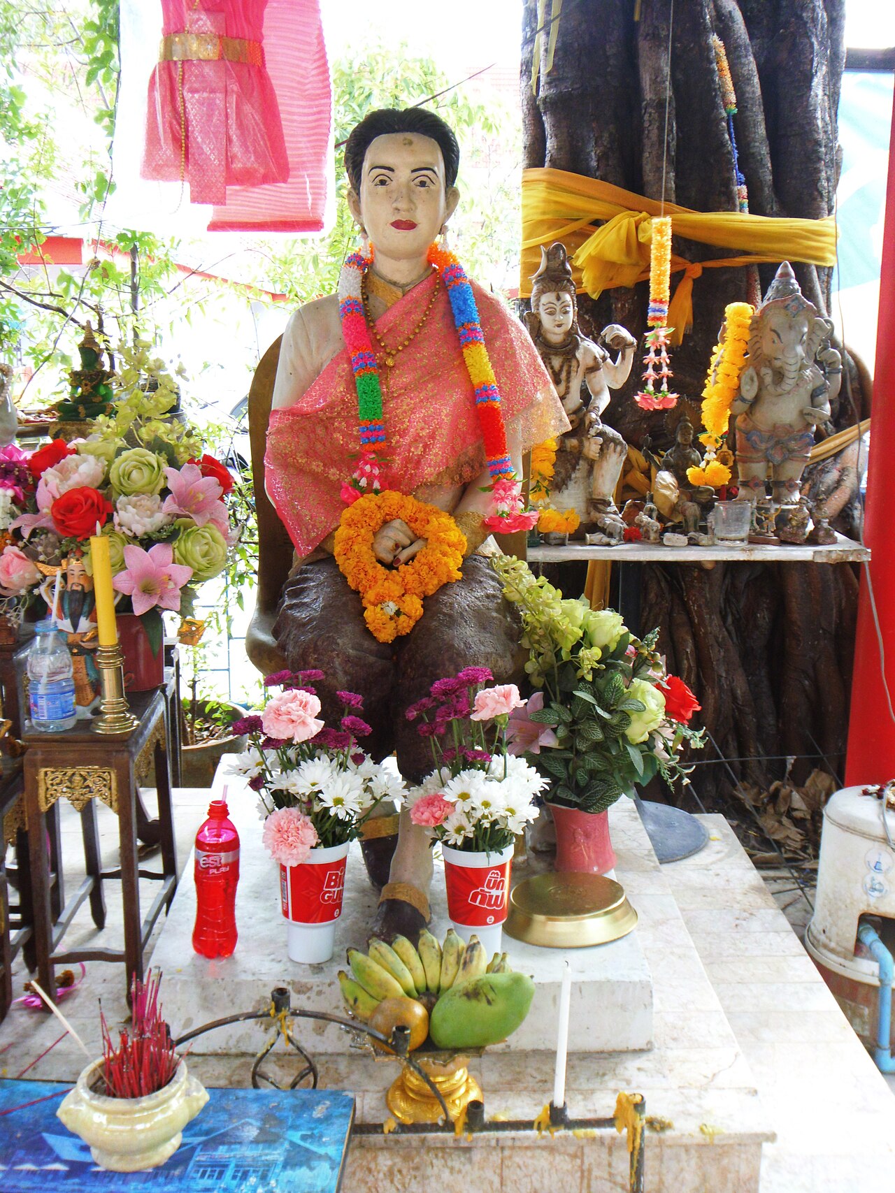 Ganesha pendant — This is a photo of a monument in Thailand identified by the ID