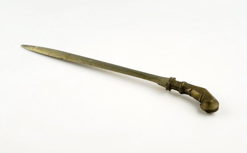 Keris / kris (the heirloom dagger) — Kris. Kris met koperen greep zonder schede