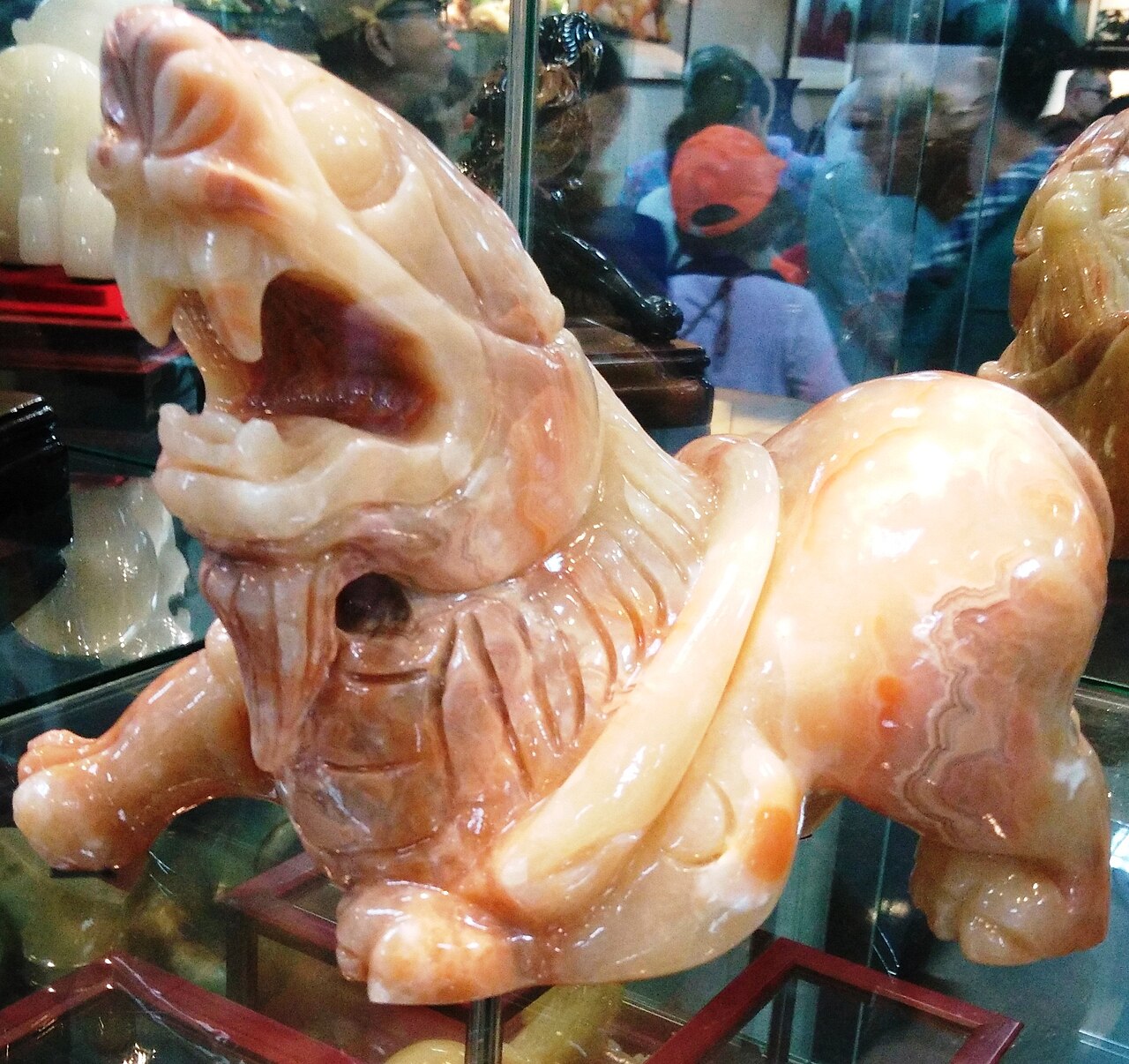 Pixiu (wealth beast) pendant — Tỳ hưu Đài Loan tại Cửa hàng Thần Thú Tỳ Hưu Đài Bắc-Bảo tàng Phong Thủy Ngũ Hành Tỳ Hưu năm 2017